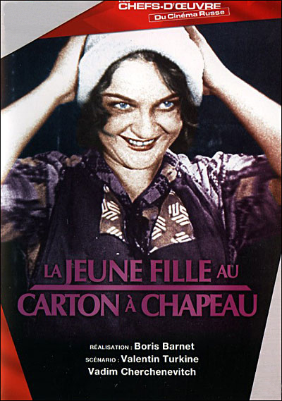 LA JEUNE FILLE AU CARTON A CHAPEAU