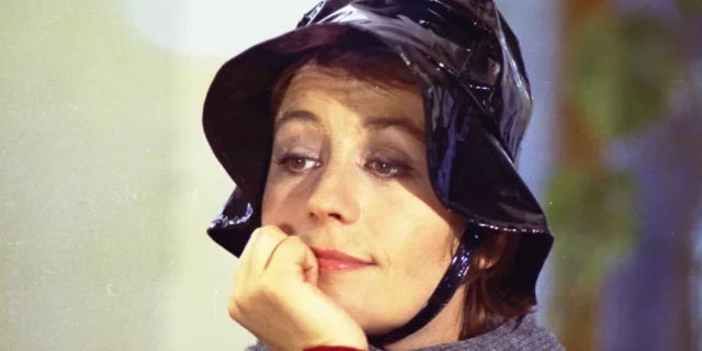 L’Ecran Français : Elle boit pas, elle drague pas, elle fume pas… mais elle cause! de Michel Audiard